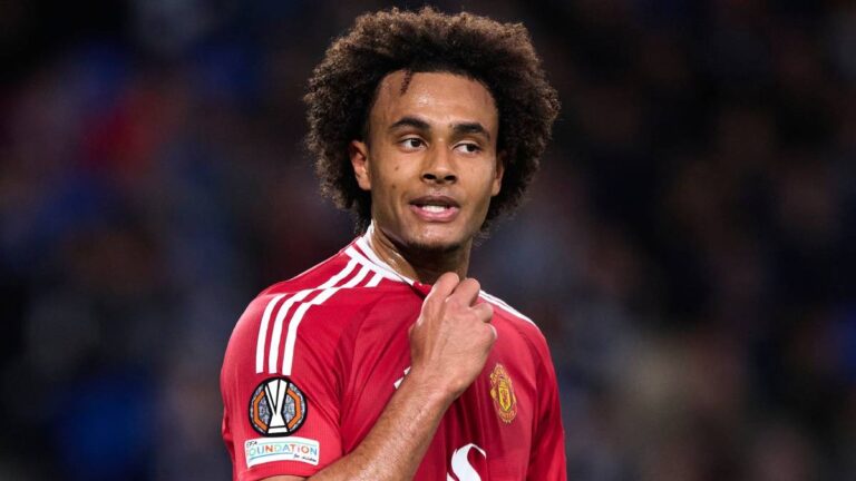 Netherlands international Joshua Zirkzee playing football for Man United
