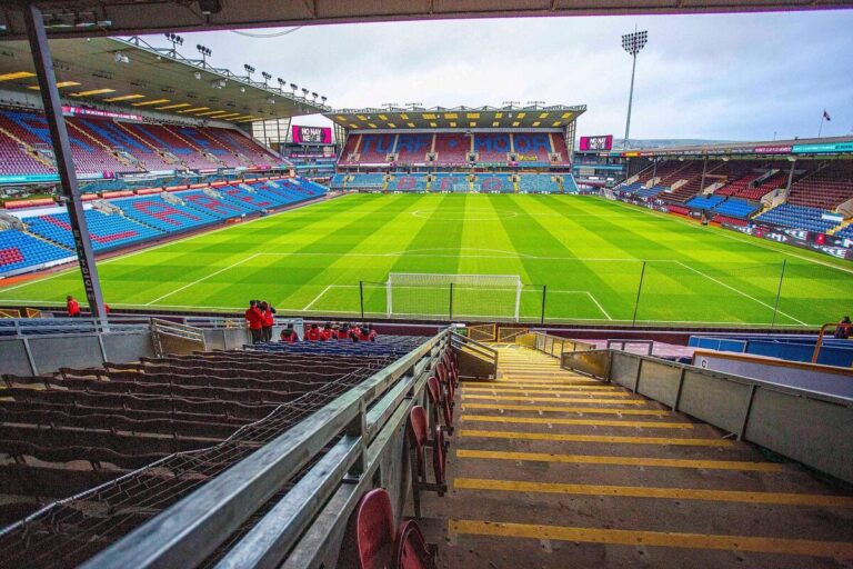 Bernley vs. Liverpool: Comments, updates, goals and statistics