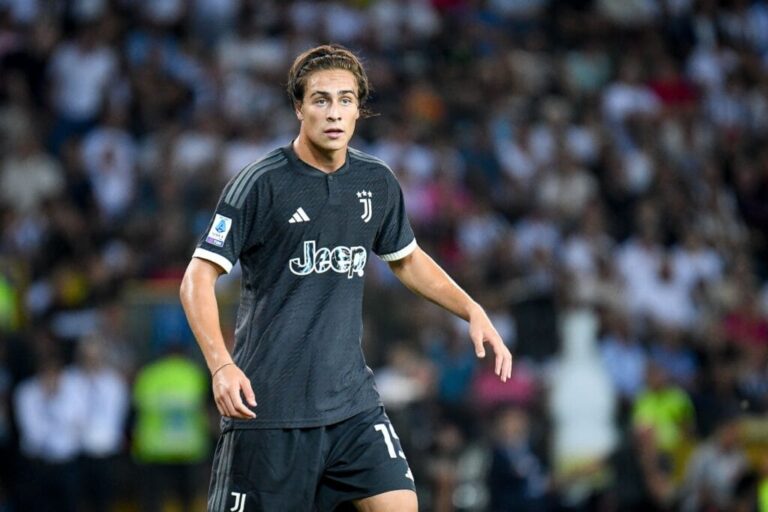 Juventus scored a huge win over Napoli before Milan dropped points