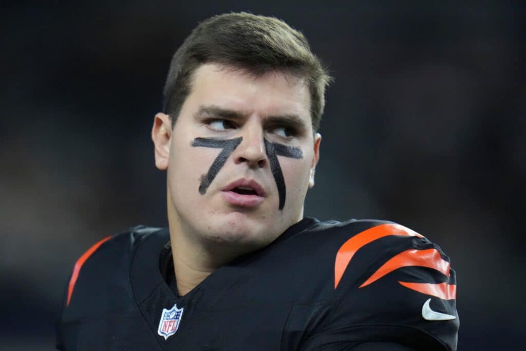 The Ravens will sign Hendrickson after the Crosby move falls through