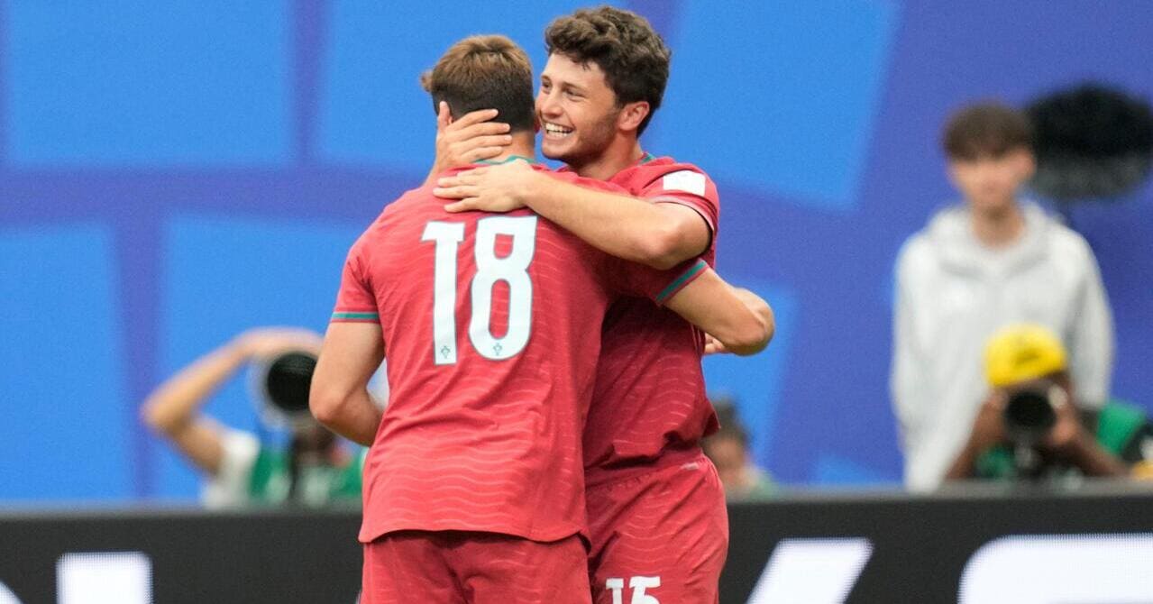 Neves heads home as Portugal get off to a flying start against DR Congo