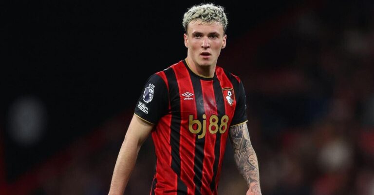 Fiorentina have offloaded Bournemouth full-back Jimenez on loan